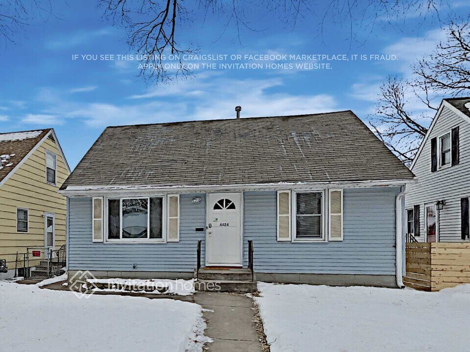4424 Clinton Ave in Minneapolis, MN - Foto de edificio