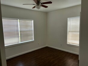 4817 12th Unit A St in Bacliff, TX - Building Photo - Building Photo