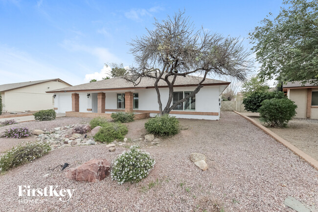 11819 N 60th Ave in Glendale, AZ - Building Photo - Building Photo