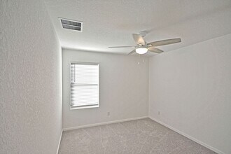 2441 Legends Crk in New Braunfels, TX - Foto de edificio - Building Photo