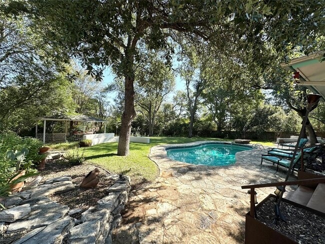 400 Juniper Rd in West Lake Hills, TX - Building Photo - Building Photo