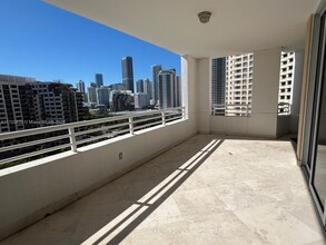 848 Brickell Key Dr in Miami, FL - Building Photo - Building Photo