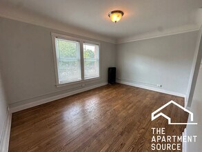 7033 N Glenwood Ave in Chicago, IL - Building Photo - Building Photo