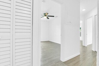 13910 Folkestone Cir in Wellington, FL - Building Photo - Building Photo