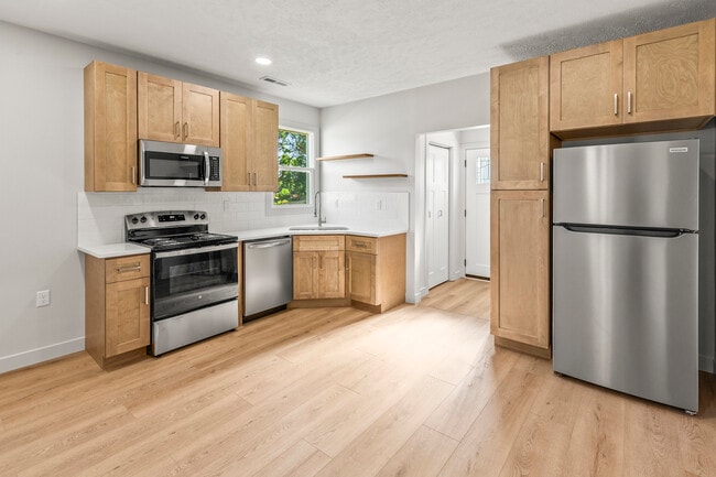 property at 425 W Lincoln St