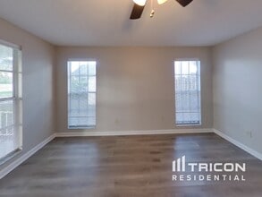 11011 Greenaire Dr in Tampa, FL - Building Photo - Building Photo