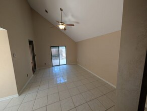 1736 Augustine Pl in Tallahassee, FL - Foto de edificio - Building Photo