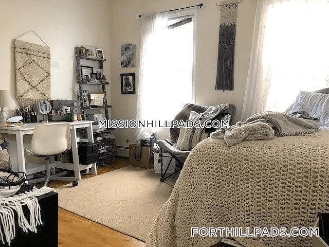 127 Cedar St, Unit 2 in Boston, MA - Foto de edificio - Building Photo