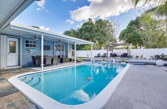 4420 NW 30th Ct in Lauderdale Lakes, FL - Building Photo - Building Photo