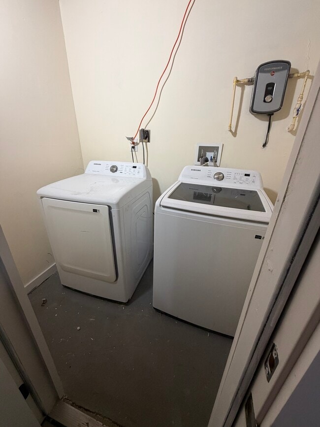 2111 NW 93rd St in Miami, FL - Foto de edificio - Building Photo