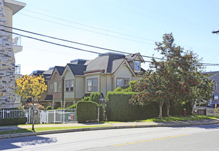 Maxwell Green in White Rock, BC - Building Photo - Building Photo