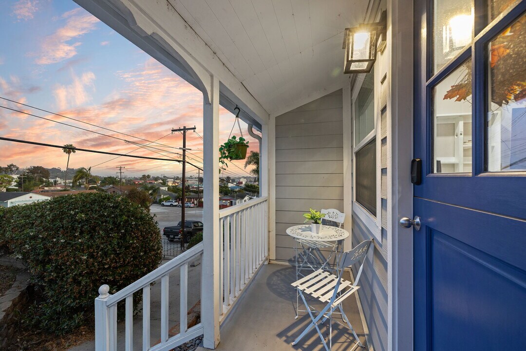 1326 Dorcas St in San Diego, CA - Building Photo