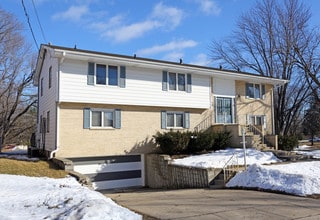 3805 80th St in Urbandale, IA - Building Photo - Building Photo