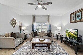 8949 Bismarck Palm Rd in Kissimmee, FL - Building Photo - Building Photo