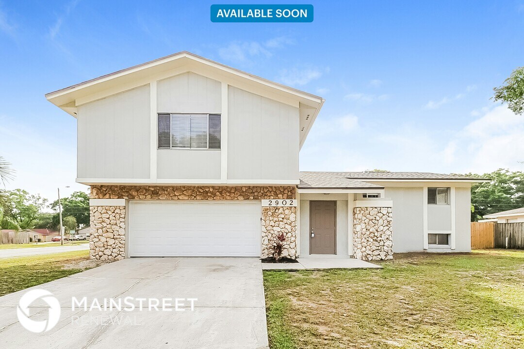 2902 Ripplewood Dr in Seffner, FL - Building Photo
