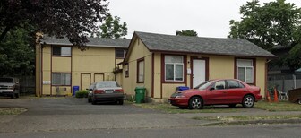 7909 SE Steele St in Portland, OR - Building Photo