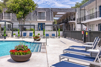 The Ashley at Bluffview Apartments in Dallas, TX - Building Photo - Building Photo