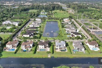 6804 N Stillwater Shores Dr in Davie, FL - Building Photo - Building Photo