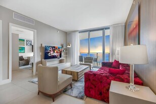 4011 S Ocean Dr in Hollywood, FL - Building Photo