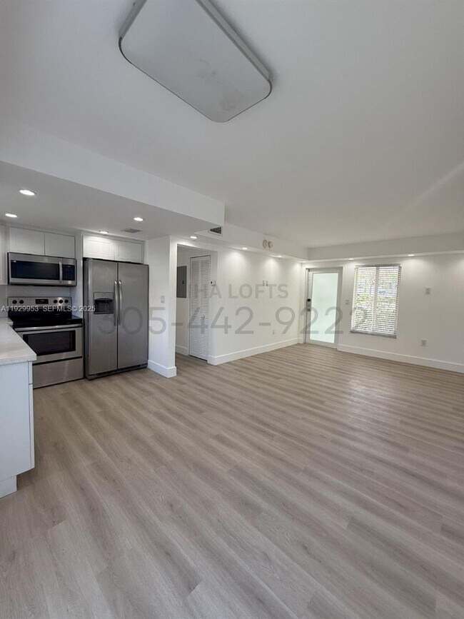 1328 NW 4th St in Miami, FL - Building Photo - Building Photo