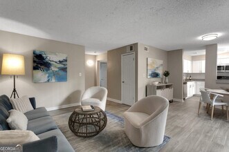 1067 Pitts Rd in Atlanta, GA - Building Photo - Building Photo