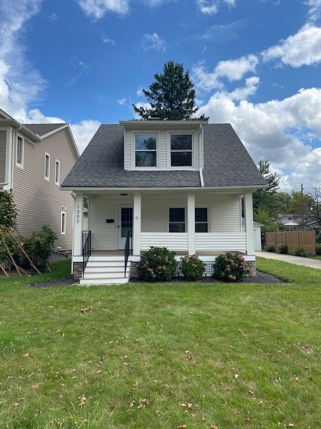 1397 Summit Dr in Mayfield Heights, OH - Building Photo - Building Photo