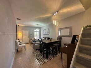 11250 NW 56th St in Doral, FL - Building Photo - Building Photo