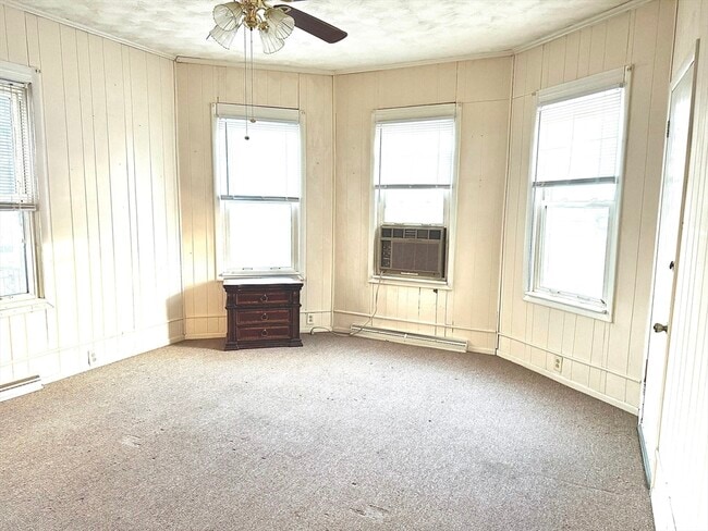 87 Hathaway St in New Bedford, MA - Building Photo - Building Photo