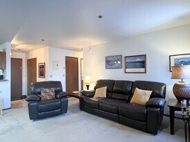 380 E 11th Ave in Anchorage, AK - Building Photo