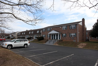 Sheffield Square Apartments in Allentown, PA - Building Photo - Building Photo