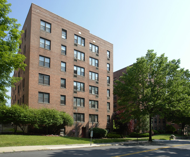 Half Moon Apartments in White Plains, NY - Building Photo - Building Photo