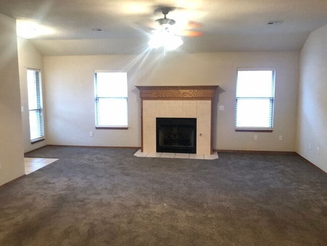 907 SW 37th St in Moore, OK - Building Photo - Building Photo