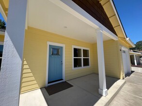 593-599 Oak Knoll Dr in Ashland, OR - Building Photo - Building Photo