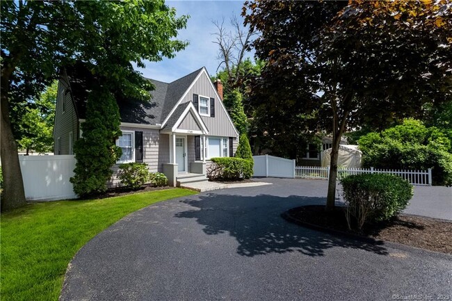 property at 1748 Stratfield Rd