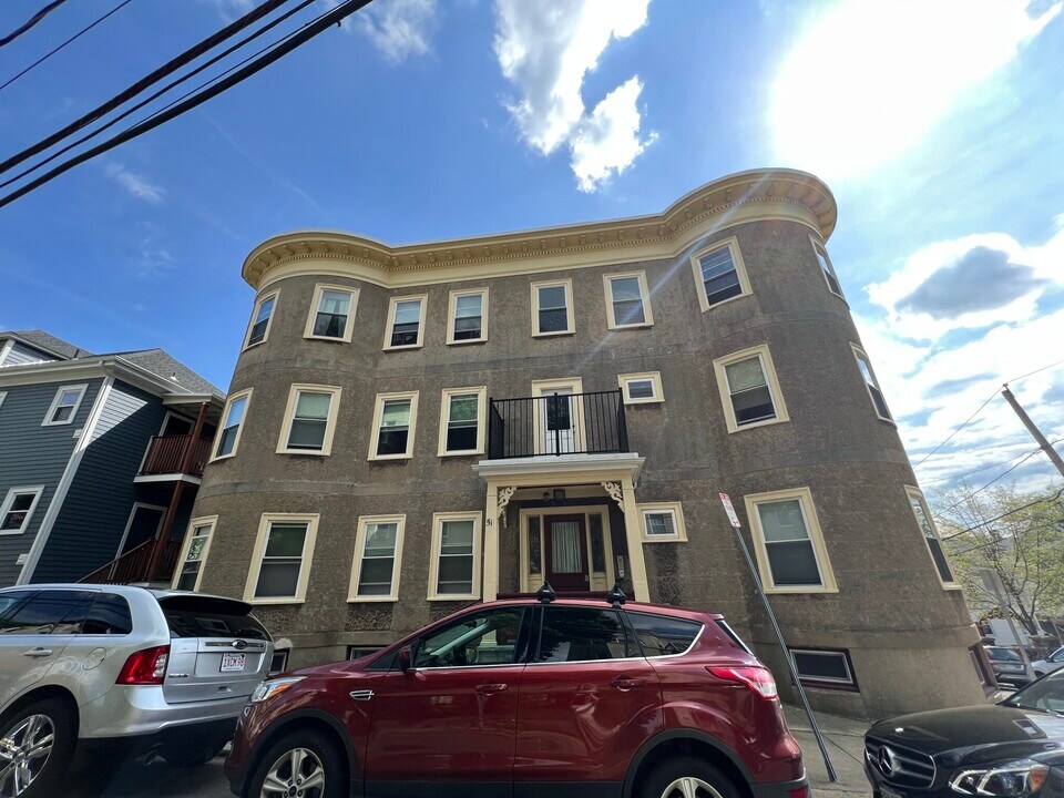 51 Ibbetson St, Unit 3 in Somerville, MA - Foto de edificio