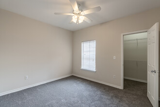 Oaks Riverchase Apartments in Coppell, TX - Building Photo - Interior Photo