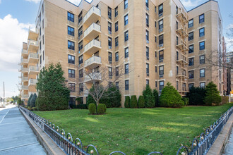 200 Corbin Pl in Brooklyn, NY - Building Photo - Building Photo