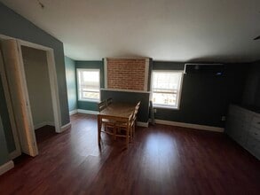 927 N Calvert St, Unit 3R in Baltimore, MD - Building Photo - Building Photo