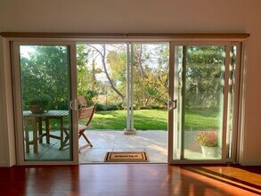 1600 Wildwood Dr in Los Angeles, CA - Building Photo - Building Photo