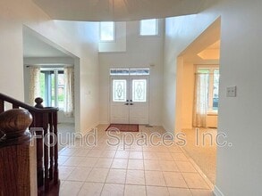 12 Delrosa Way in Stoney Creek, ON - Building Photo - Building Photo