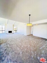 11805 Mayfield Ave in Los Angeles, CA - Foto de edificio - Building Photo
