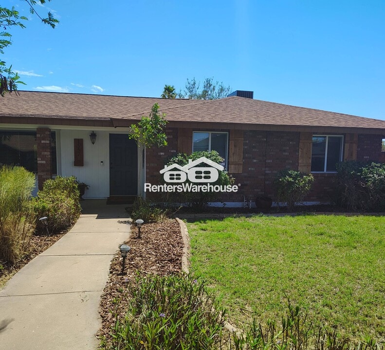 1557 E Grove Ave in Mesa, AZ - Building Photo
