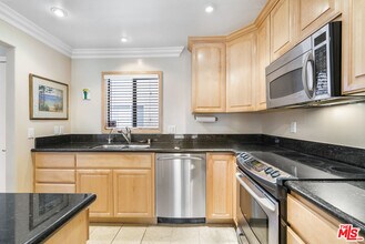 1010 Hammond St-Unit -302 in West Hollywood, CA - Building Photo - Building Photo