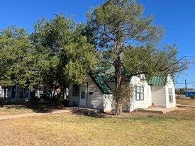 301 Austin St in Levelland, TX - Building Photo