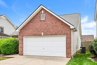 1612 Allston Dr in Murfreesboro, TN - Foto de edificio - Building Photo