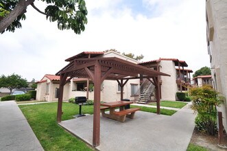 Casa de Palomar Apartments in Chula Vista, CA - Foto de edificio - Building Photo