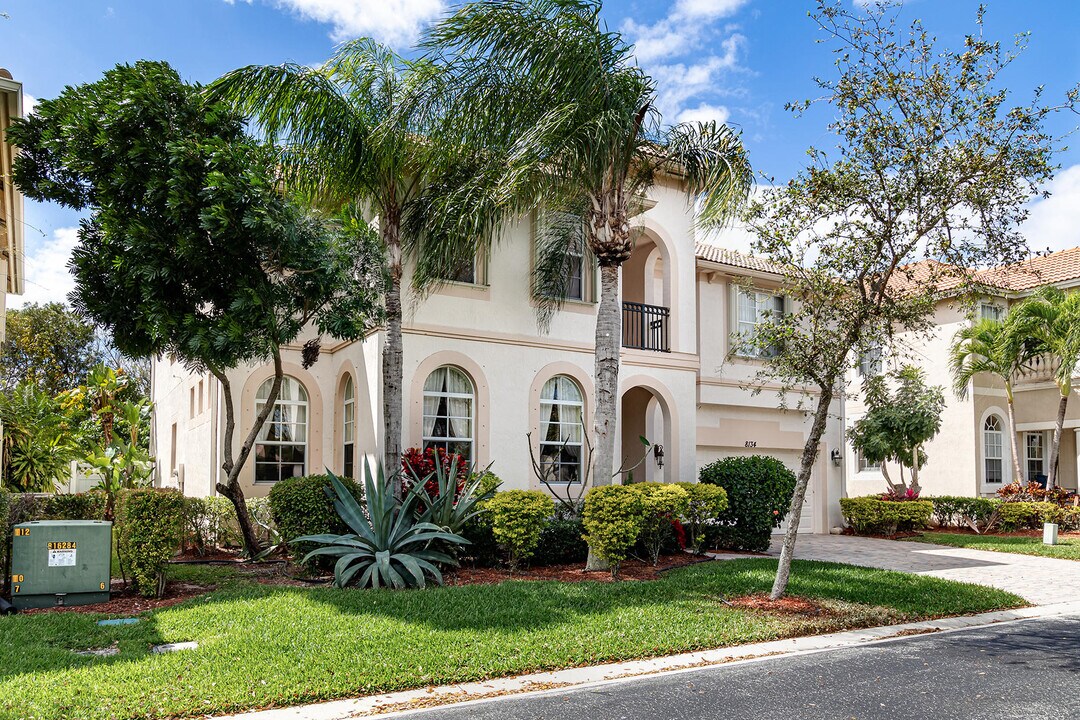 8134 Bautista Way in Palm Beach Gardens, FL - Building Photo