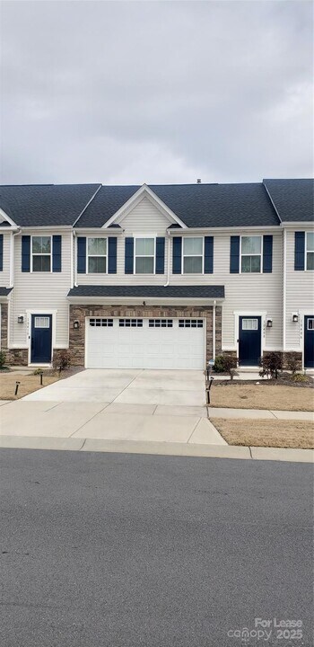 10408 Dalton Woods Ct NW in Huntersville, NC - Building Photo