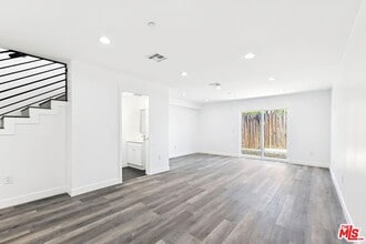 17610 Sherman Way in Los Angeles, CA - Building Photo - Building Photo