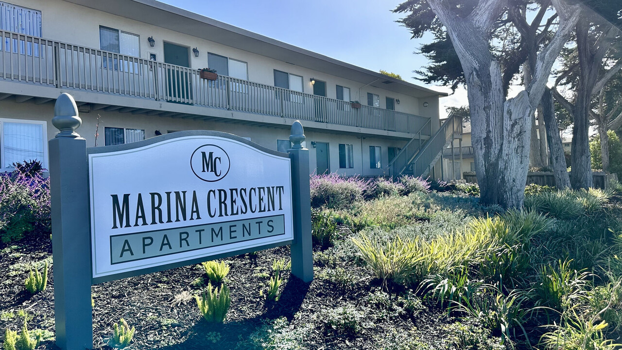 Marina Crescent in Marina, CA - Foto de edificio